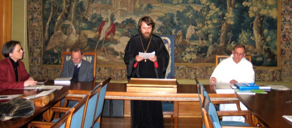 Bischof Hilarion bei der Vorlesung