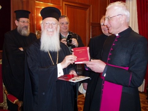 Übergabe von Orthodoxia 2007 an Patriarch Bartholomaios