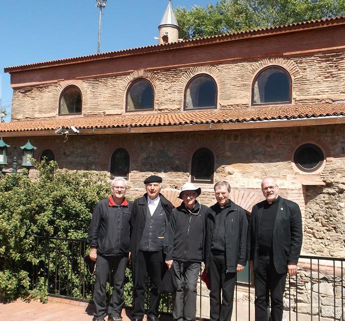 vor der Moschee mit Museum: Konzilskirche im Jahre 787 (Die Verehrung der Ikonen werden erlaubt)