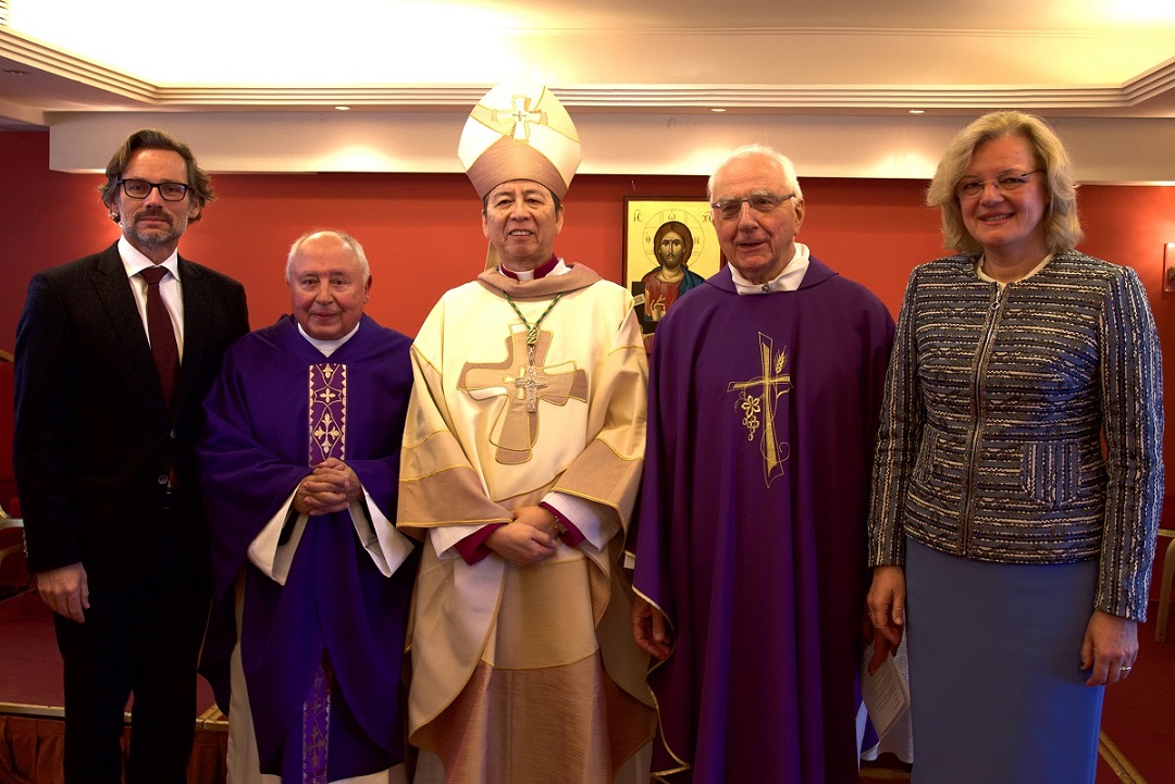 Die Konzelebranten nach der Liturgie beim 30-järigen Ortsjubil&quml;um von Pfarer Hans Brabeck