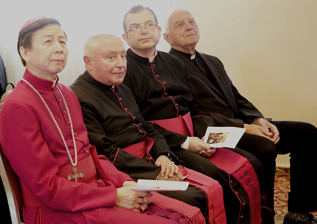 Die Konzelebranten beim 30-järigen Ortsjubiläum von Pfarer Hans Brabeck